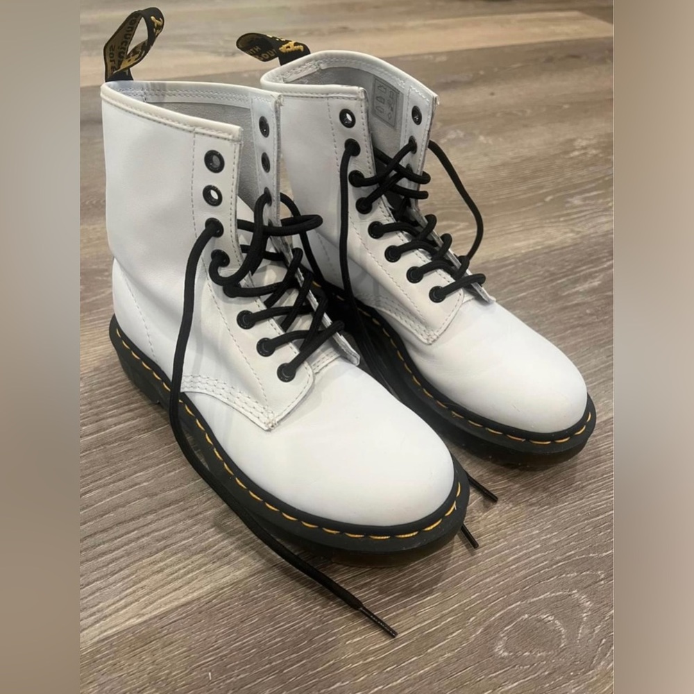 Women’s White 1460 Dr Martens // size 6